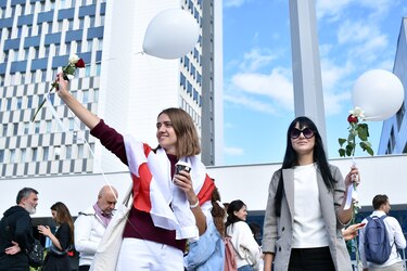 Las cadenas humanas se multiplican en Bielorrusia contra la represión