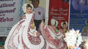 Empolleradas compiten por la medalla Margarita Lozano