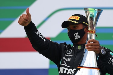 Hamilton iguala el récord de 91 victorias de Schumacher tras ganar GP de Eifel