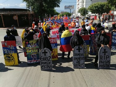 Miles de colombianos piden al Congreso escuchar sus reclamos contra Duque