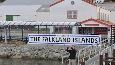 Por qué volvió la tensión entre Argentina e Inglaterra por Malvinas/Falklands 44 años después de la guerra