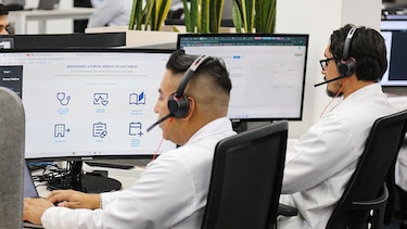 "Somos un experimento social": las críticas y las dudas que genera la IA que impulsa Bukele para gestionar la salud en El Salvador