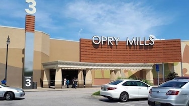 Tiroteo en centro comercial de Nashville deja un herido
