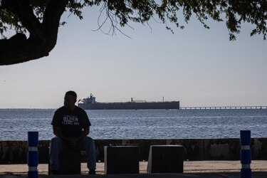 Trump impone aranceles del 25 % a los países que compren petróleo o gas de Venezuela