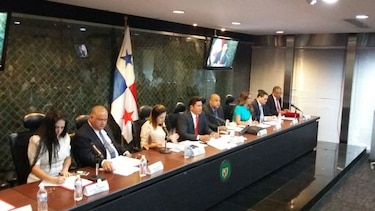 Comisión de Credenciales recibe 24 observaciones sobre Russo y Cedalise