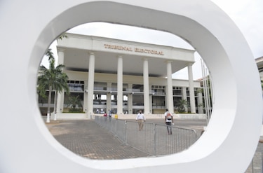 PRD lidera lista de adherentes, mientras el Tribunal Electoral coloca en la carrera a Martinelli