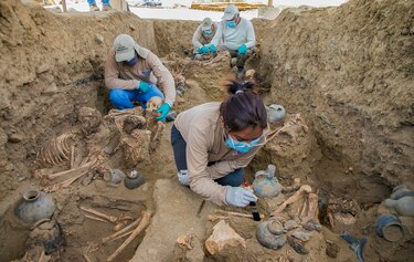 Descubren tumba múltiple en ciudadela prehispánica de Chan Chan en Perú
