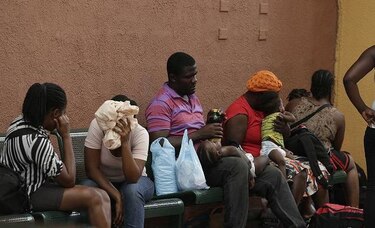 Estados Unidos libera a inmigrantes haitianos sin autorización