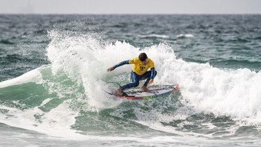 Panameños avanzan en el Mundial de Surf Junior en California 
