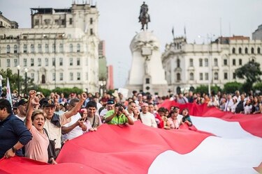 Protesta para pedir renuncia del fiscal general que destituyó a equipo del caso Odebrecht