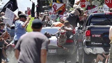 Tres muertos durante  enfrentamientos raciales en Virginia