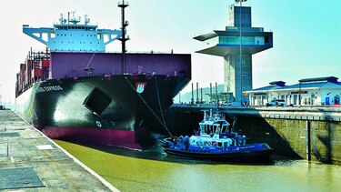 Neopanamax Valparaíso Express atrae servicio de línea