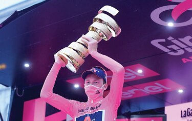 Británico  Geoghegan Hart se viste de gloria tras llevarse el Giro 