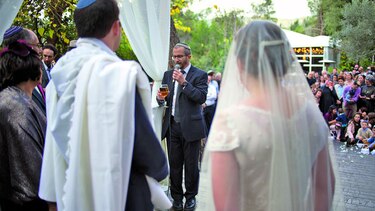 Parejas recurren a bodas ilegales