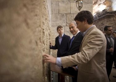 Duras críticas al hijo de Netanyahu por salir con una chica no judía