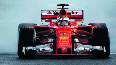 Raikkonen domina con llantas de lluvia