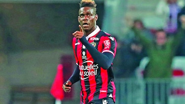 Balotelli anota en empate del Niza