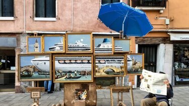 Banksy con su arte callejero llega a su manera a la Bienal de Arte de Venecia