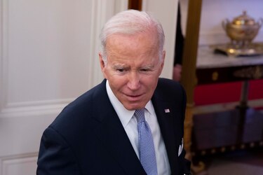 El Departamento de Justicia halla más documentos clasificados en la casa de Biden