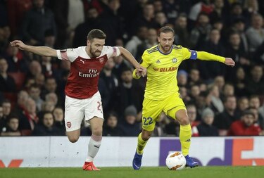 Arsenal y Napoli avanzan a octavos en la Liga Europa