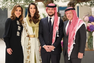 El príncipe heredero de Jordania se compromete con una joven saudí