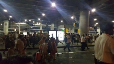 Evacuaron el aeropuerto John F. Kennedy de Nueva York tras falsa alarma de disparos