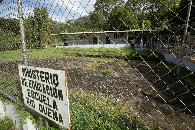 Terremoto deja a 3,000 estudiantes sin aula; esta es la propuesta para volver a clases