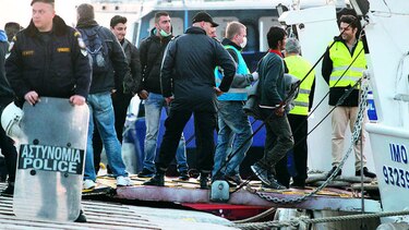 Grecia empieza a deportar migrantes