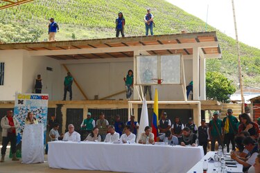 Disidencia de las FARC suspende la mesa de diálogo de paz con el Gobierno colombiano