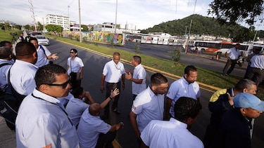 Sindicato pospone huelga en el transporte