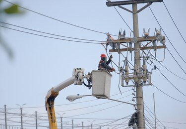 Proyecto de ley promueve uso de multas a las eléctricas para hacer inversiones 
