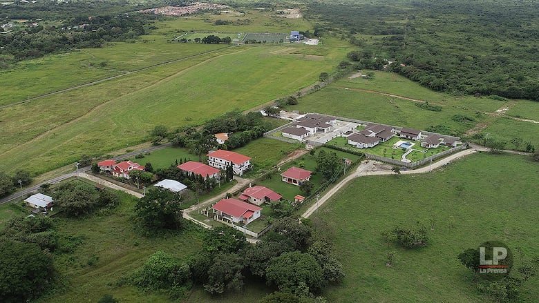 Los Carrizo-Spiegel y el sueño de la mansión propia