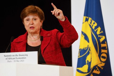Directora del FMI advierte que variante Ómicron puede desacelerar crecimiento mundial