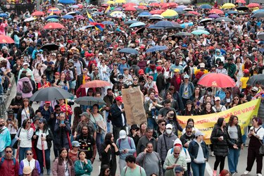 Maestros levantan huelga y paro en Colombia después de hundirse la reforma a la educación