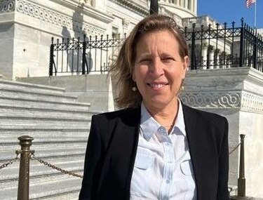 Directora ejecutiva de YouTube se retira tras casi una década en el cargo