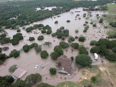 Inundaciones en Texas: ascienden a 52 los fallecidos, con 15 niños entre ellos