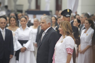 Entre el Tedeum y el podio presidencial: las contradicciones del presidente Mulino