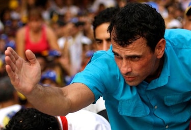Maduro ofrece seguridad y Capriles exige respetar resultados