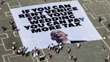 Las protestas en Venecia que forzaron al multimillonario Jeff Bezos a cambiar el lugar de su fastuosa boda