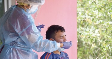 OPS: se observa una mayor disminución de casos  en la población menor a  20 años 