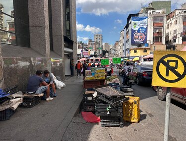 ‘Lo que nos tiene fregados aquí es el aumento del dólar’: cómo viven los venezolanos la posibilidad de un ataque de Estados Unidos