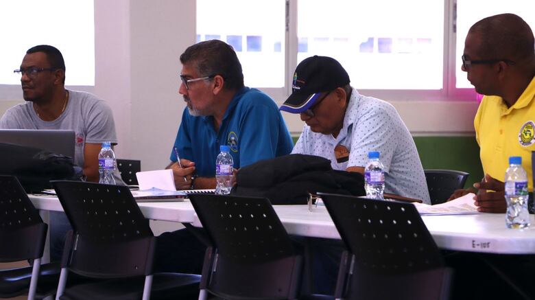 Ministra de Educación pide no afectar a los estudiantes, tras el anuncio de huelga 