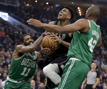 Bucks vencen a Celtics y Lakers a Rockets en duelos con sabor a 'playoffs'