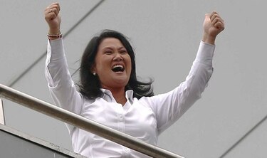 Fujimori gana terreno en ajustado voto presidencial