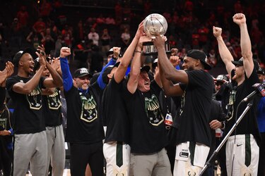 Phoenix contra Milwaukee, una insólita final de la NBA