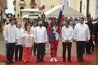 Distintos actos oficiales para celebrar los 119 años de vida republicana 