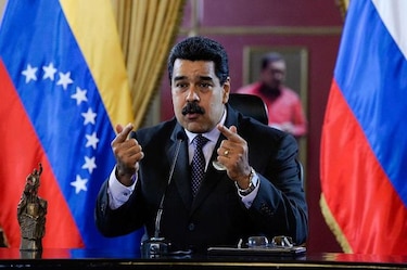 Nicolás Maduro fija plazo de 48 horas para despedir a funcionarios que pidieron revocatorio en su contra