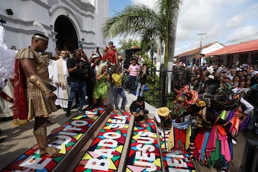 El Corpus Christi llena de colores las calles de La Villa de Los Santos