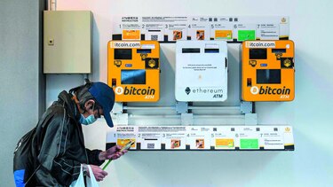Rivales le pisan los talones al bitcoin