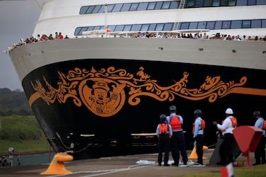 El crucero Disney Adventure es el buque de mayor capacidad que cruza el Canal de Panamá
